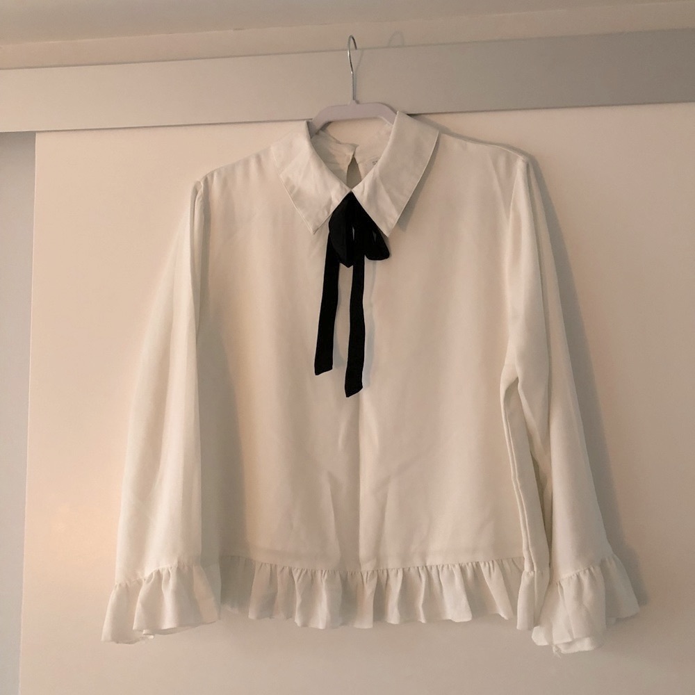 White top - Picture 1 of 1